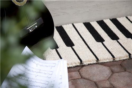 Coco-Mats-Piano